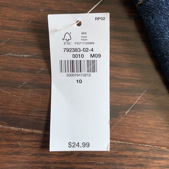 Girls size 10 Old Navy jean shorts. - Picture 3 of 5